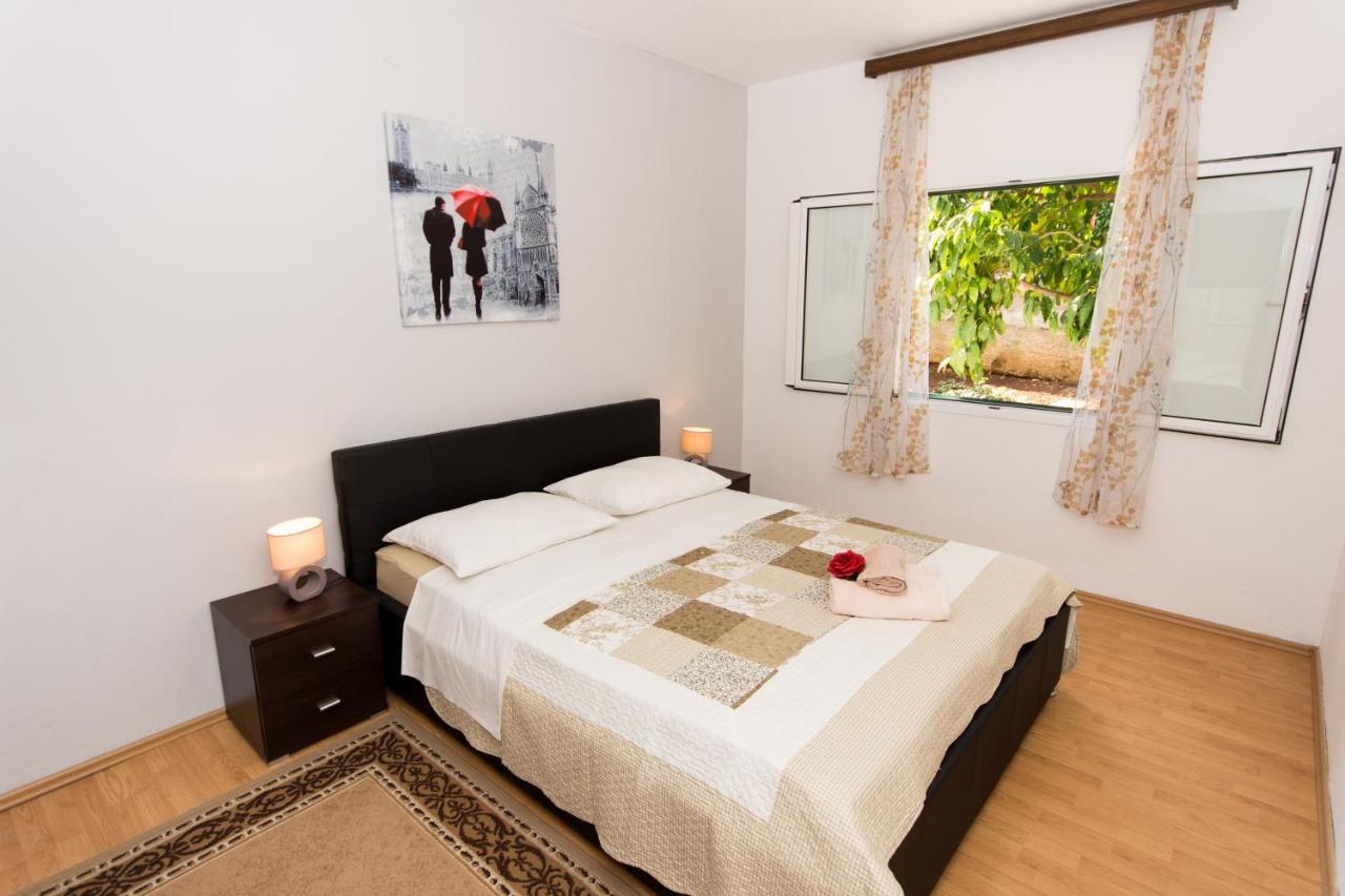Apartments By The Sea Slatine, Ciovo - 1126 Trogir Kültér fotó